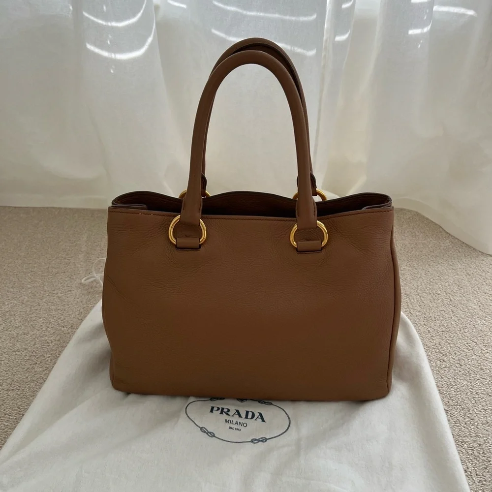 Prada Vitello Daino tote bag in camel - great pre-owned condition - Picture 2 of 16